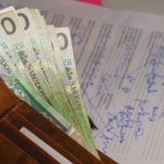 Zadatek bez tajemnic: jak działa przy zakupie i jak chroni Twoje pieniądze