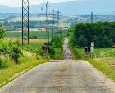Masz działkę bez dojazdu? Oto jak legalnie zapewnić sobie przejazd – przewodnik po służebności krok po kroku