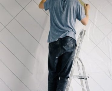 Zero pęcherzy, maksimum efektu: tapetowanie jak u profesjonalisty