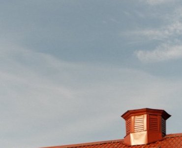 Marzysz o czystej bryle? Wybierz idealny dach bezokapowy — przewodnik dla inwestora
