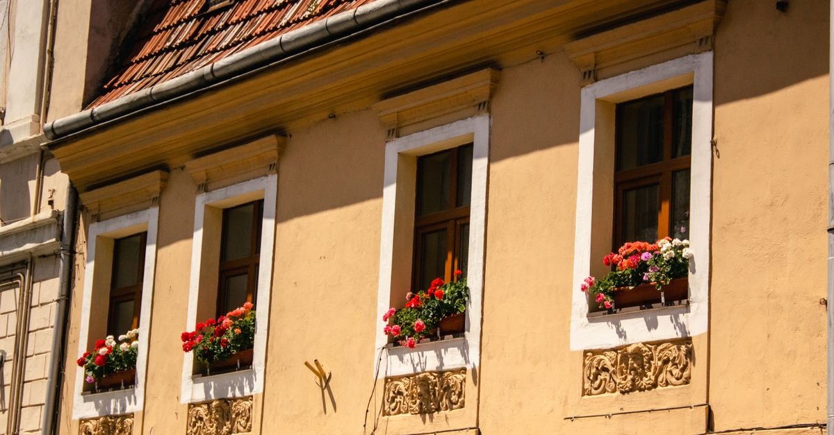 Parapety zewnętrzne, które wytrzymają próbę czasu: przewodnik mądrego wyboru